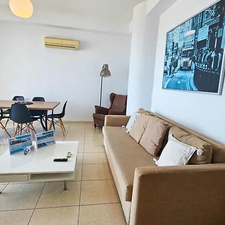 דירה Paradise Palms Seaview לרנקה