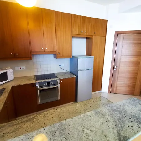 Paradise Palms Seaview דירה לרנקה